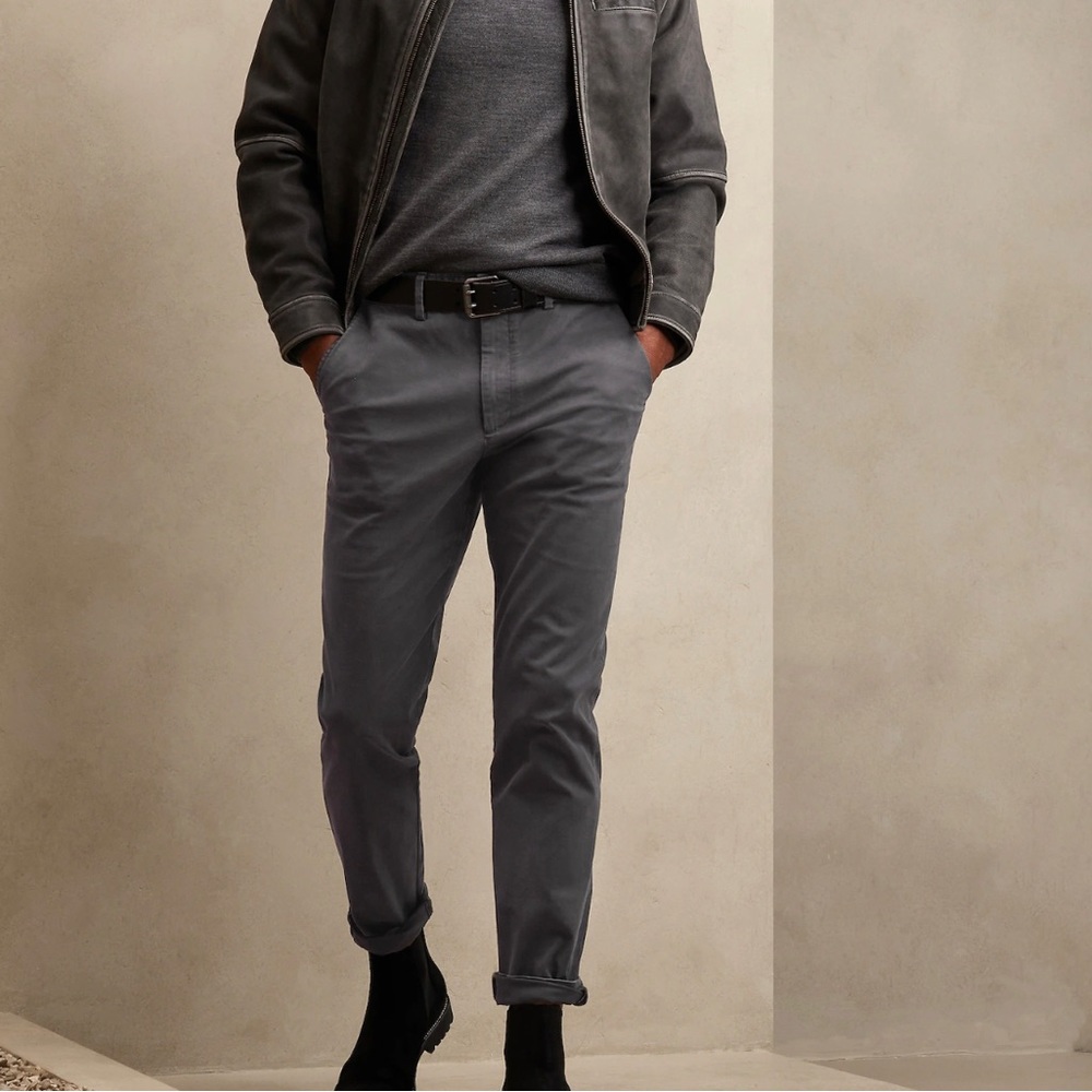 NWT Banana Republic Lived in Chino Pants - Flint Gray Color, Size 28x28
